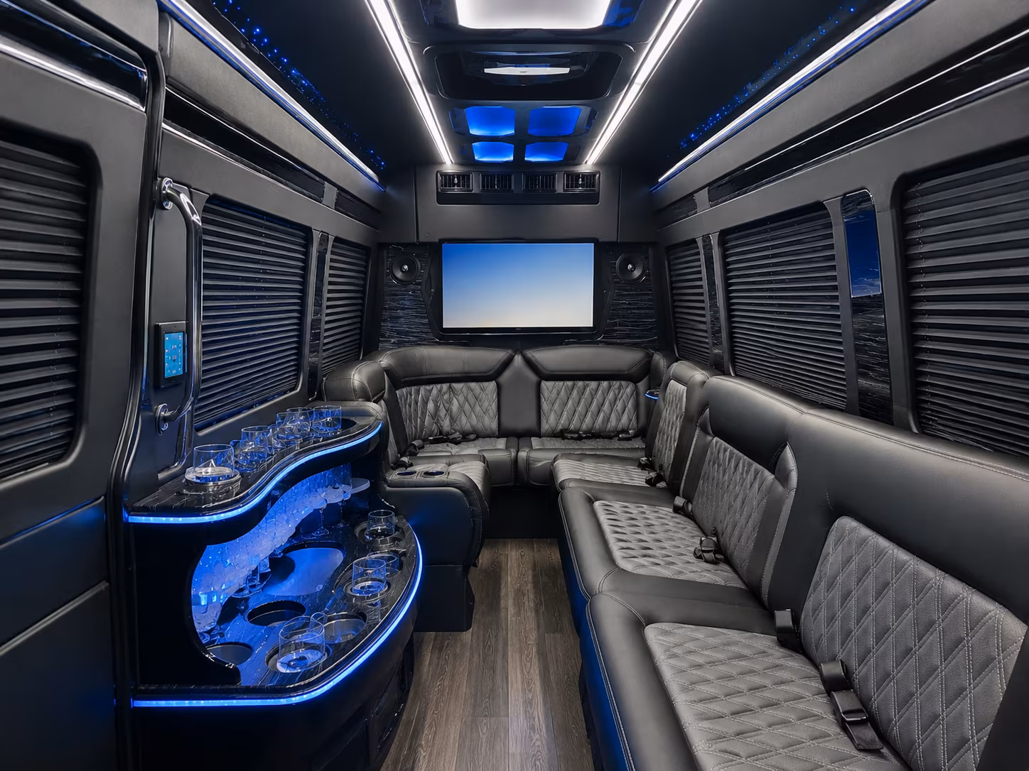 mohegan sun arena bus rentals for connecticut sun and live events
